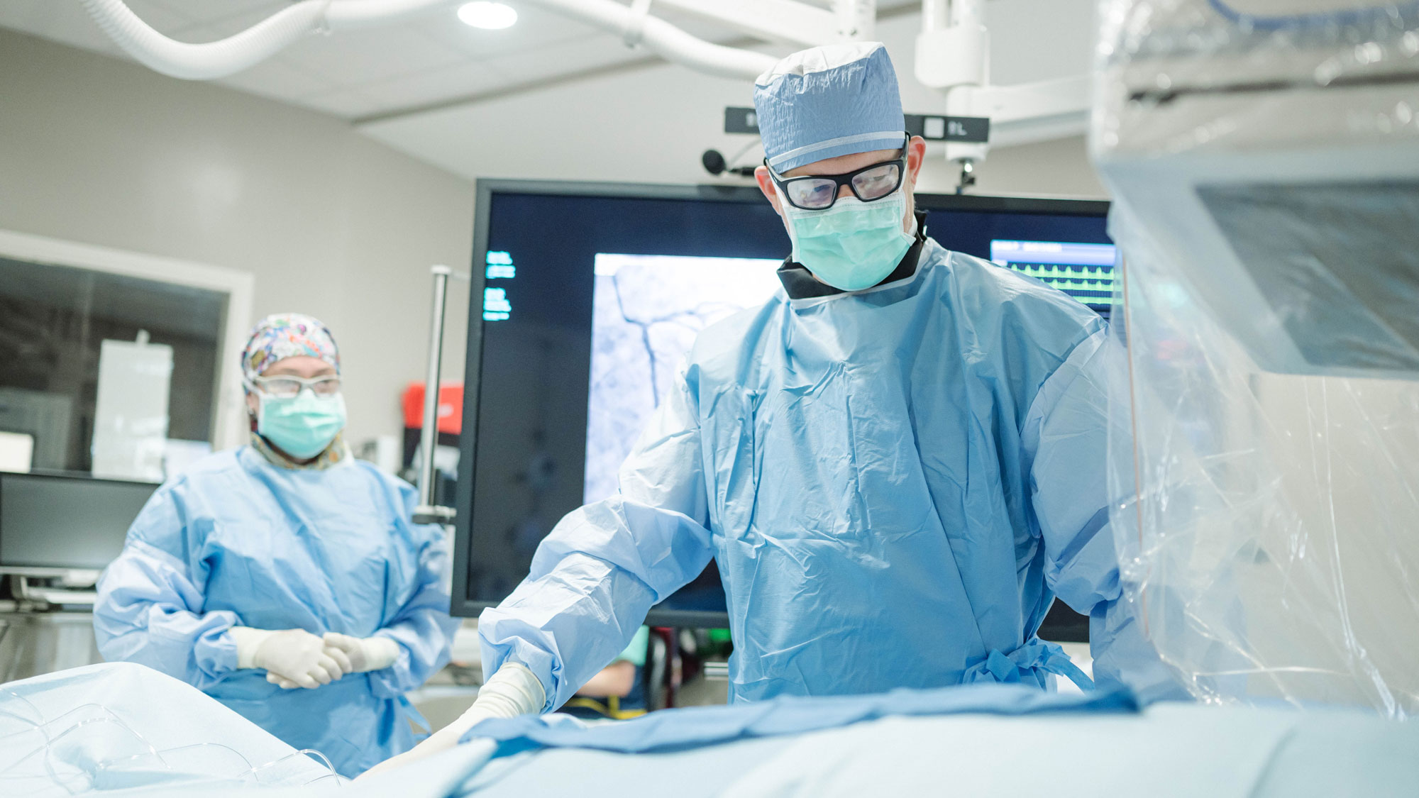nmmc-surgeon-min surgeon at North Mississippi Medical Center preparing for operation.
