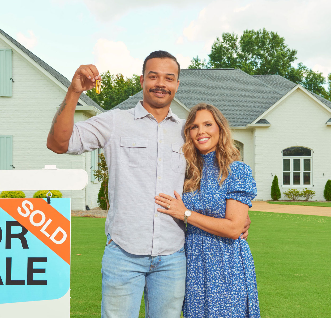 couple smiling in front of their newly purchased home in Tupelo, MS.